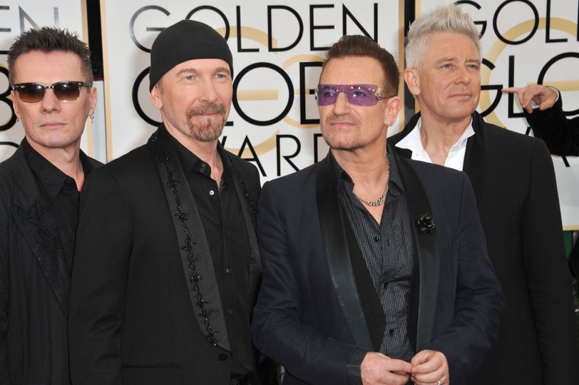 Kite van U2 - Rouwende Bono brengt een eerbetoon aan zijn vader | Lied