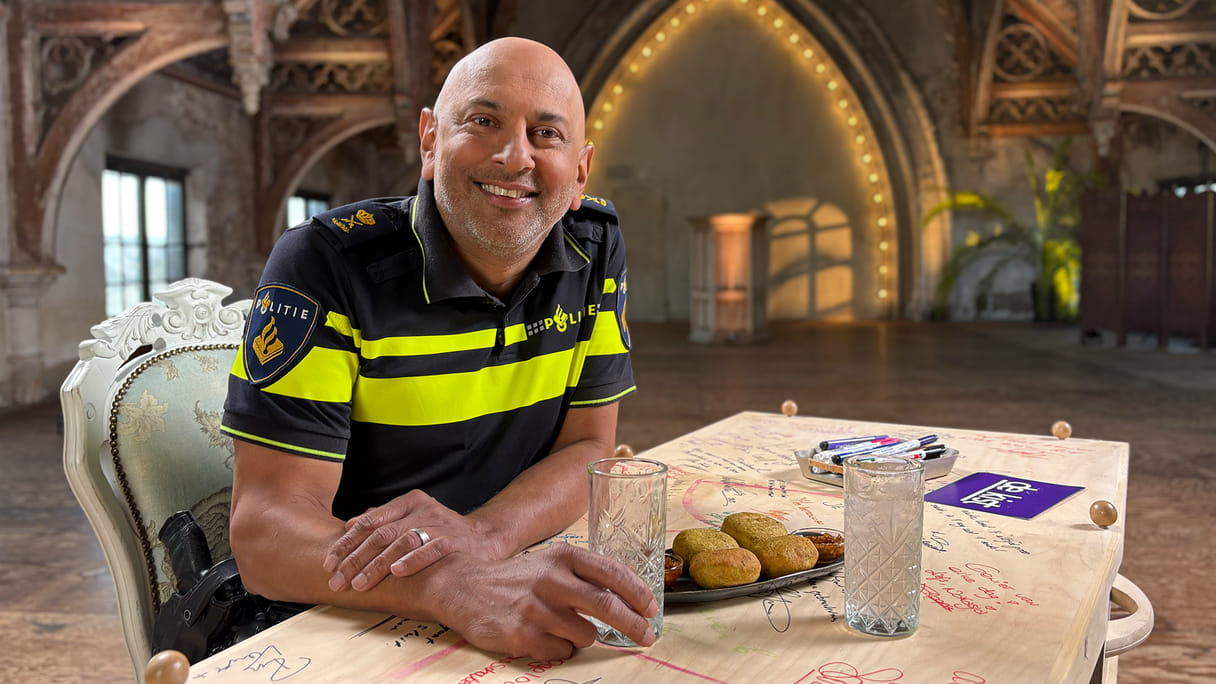 Martin Sitalsing in De Kist: ‘We stonden onvoldoende stil bij het verdriet om mijn broer’