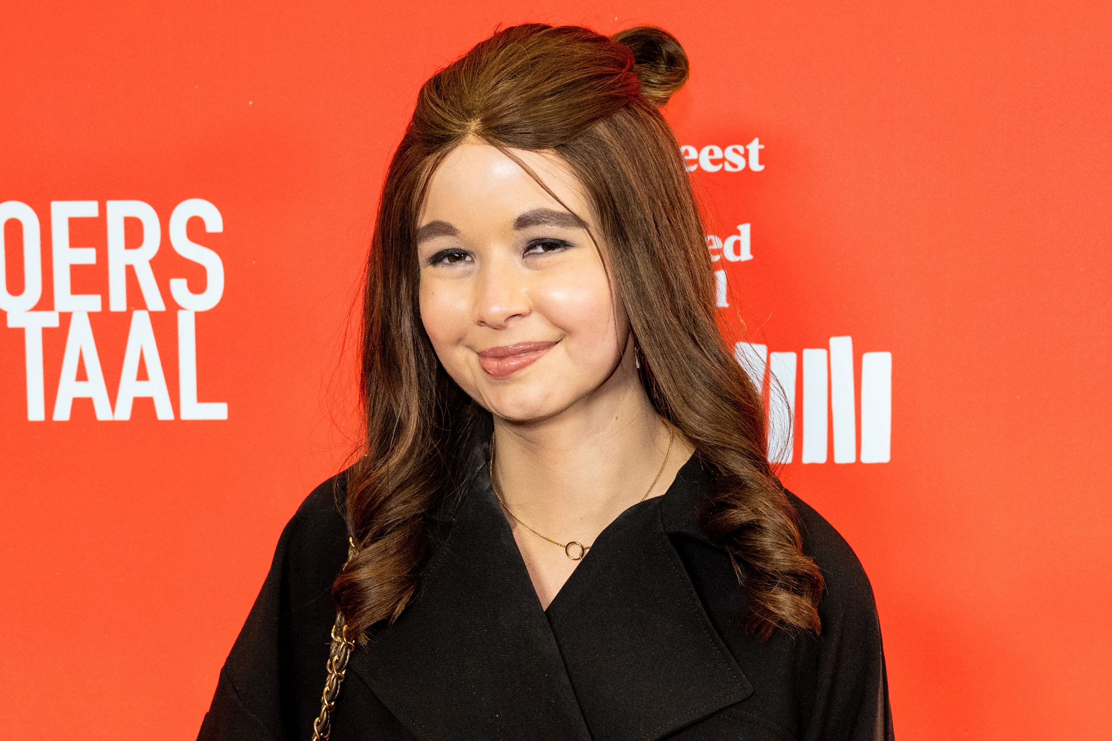 Vandaag is Jade Kops overleden aan de gevolgen van kanker. Ze werd bekend door haar Instagramaccount @mijnlevenmetkanker, waar ze aan haar duizenden volgers liet zien hoe je ongeneeslijk ziek kunt zijn en toch positief kunt blijven.